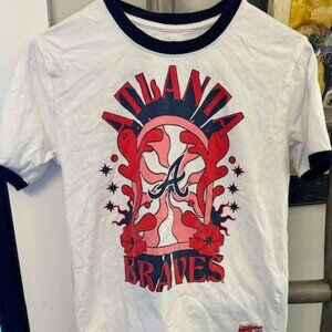 Atlanta Braves New Era Graphic T-Shirt – Women’s Small